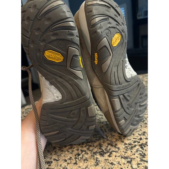 Dansko Paisley Walnut Waterproof Outdoor Women's Sneaker size 39 - Picture 9 of 9